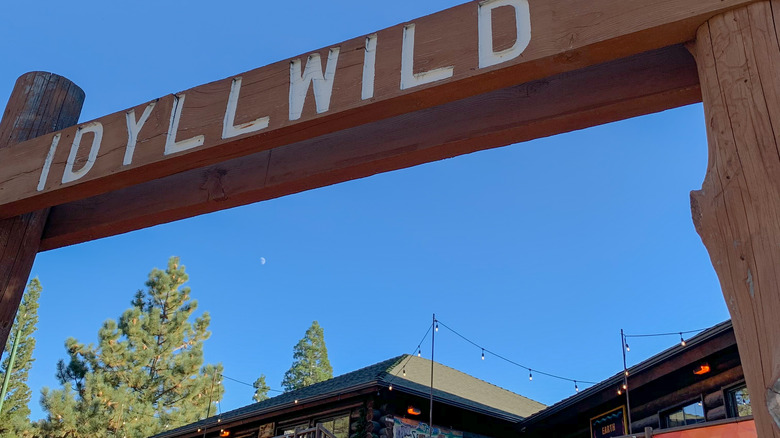 Idyllwild sign outside shops