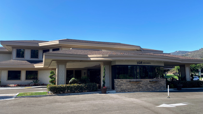 picture of the front entrance at the Welk Resort