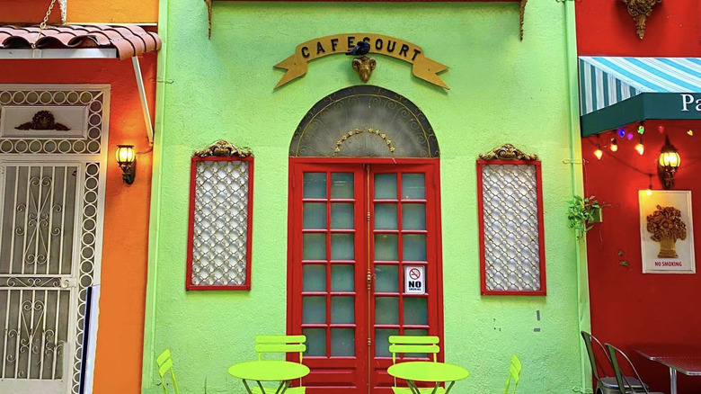 Cafe Court in St. Vincent Court, DTLA