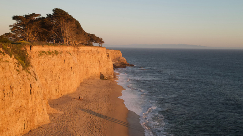 An elevated view of the cliffs in Davenport, CA