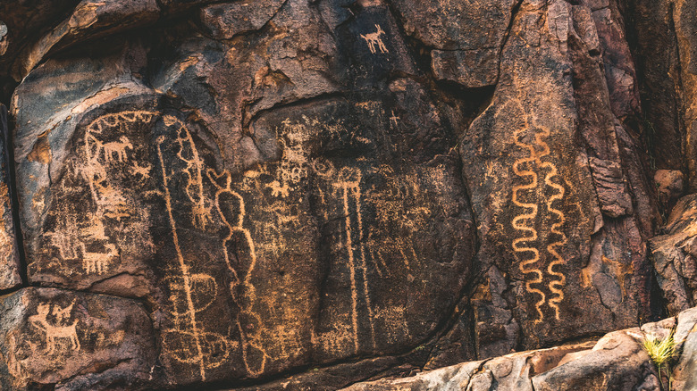 Geometric rock carvings on dark rock on the Hieroglyphic Trail in Arizona