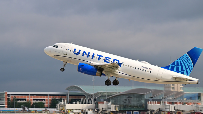 A United flight taking off from GRR Airport