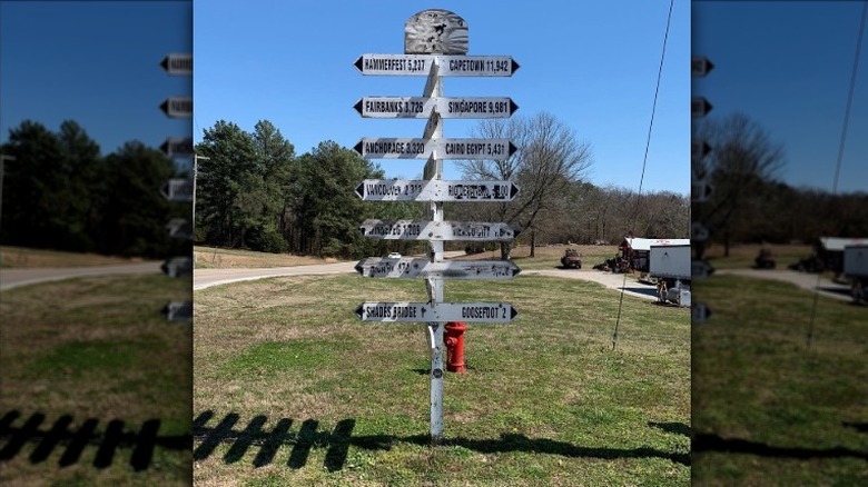 Directions post in Skullbone, Tennessee