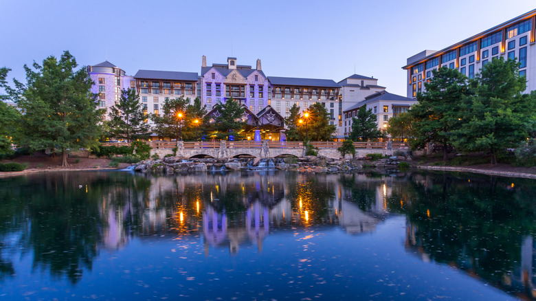 Frontal view of the Gaylord Texan Resort & Convention Center lit up.