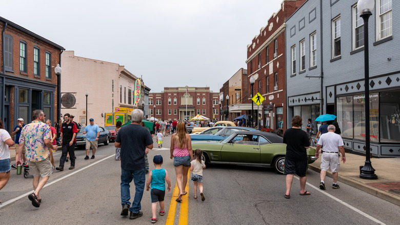 People walking around downtown Elizabethtown, Kentucky.