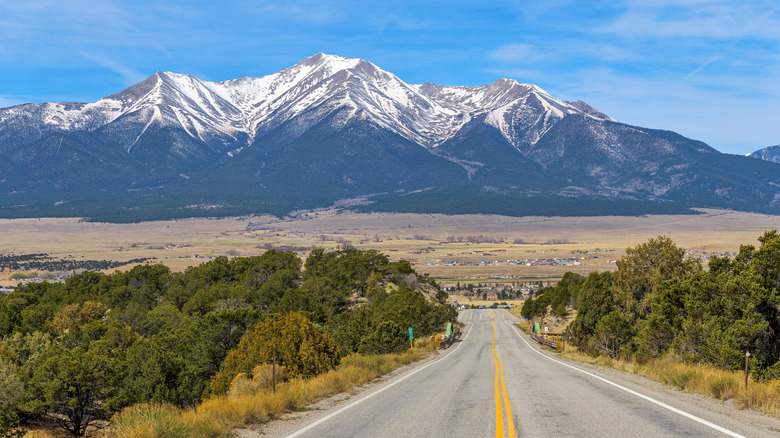 Highway leading to Buena Vista with mountains in background