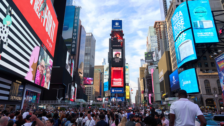 Times Square in Manhattan filled with people