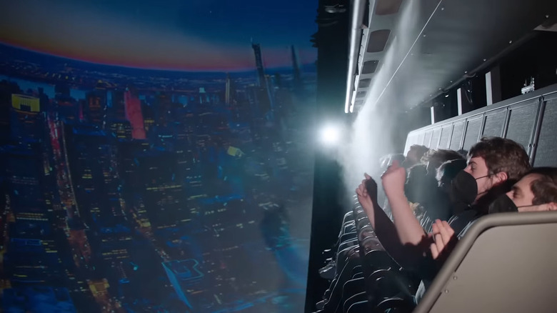 People on the RiseNY ride over a virtual Manhattan