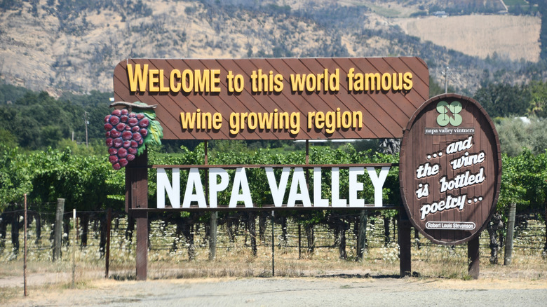 Welcome to Napa Valley sign