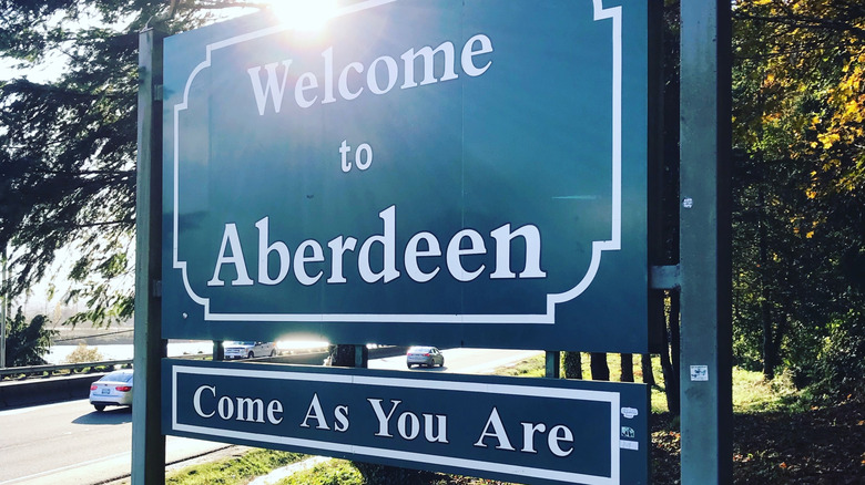 A sign welcoming visitors to Aberdeen, WA