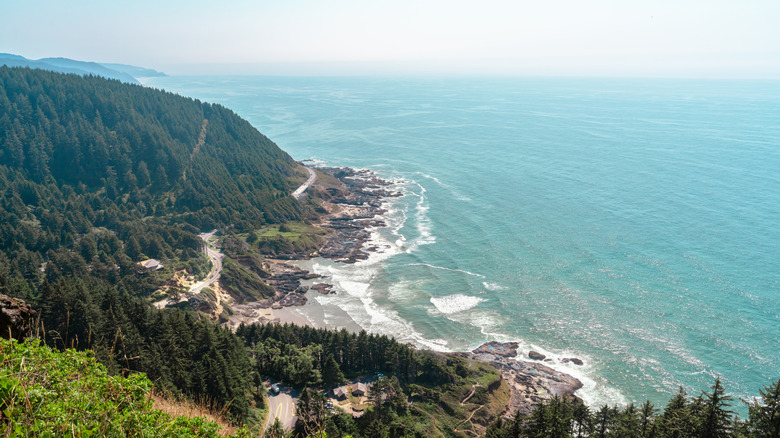 Epic panoramic summer view from top of Cape Perpetua Lookout, Oregon