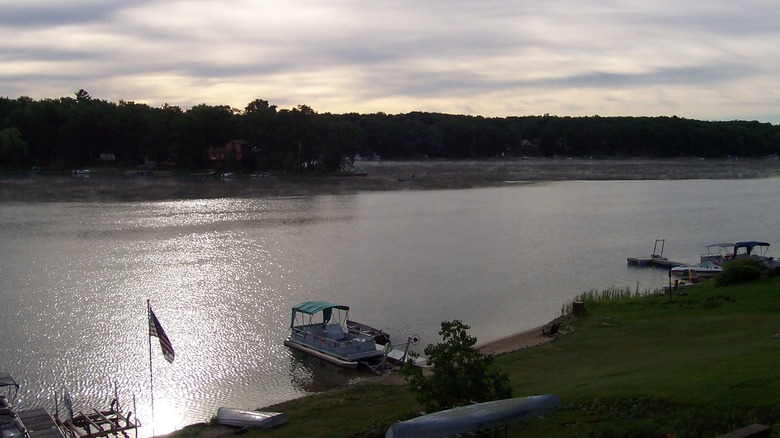 Budd Lake aside Harrison, Michigan