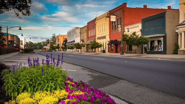 buildings in downtown Guntersville