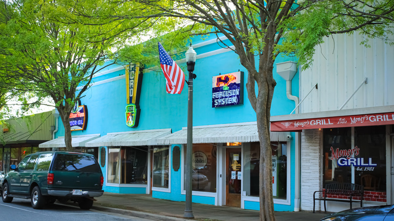 Retro neon signs in Abbeville, Alabama