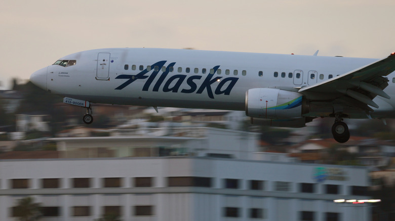 An Alaska Airlines plane landing