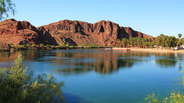 Mountains and the Colorado River in Buckskin Mountain State Park