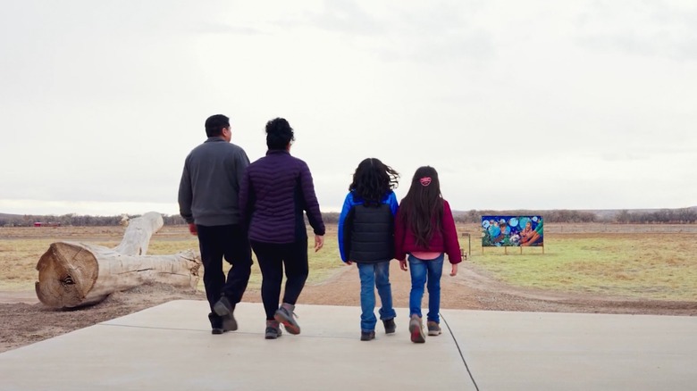 Family starting on a hike at the Valle de Oro National Wildlife Refuge
