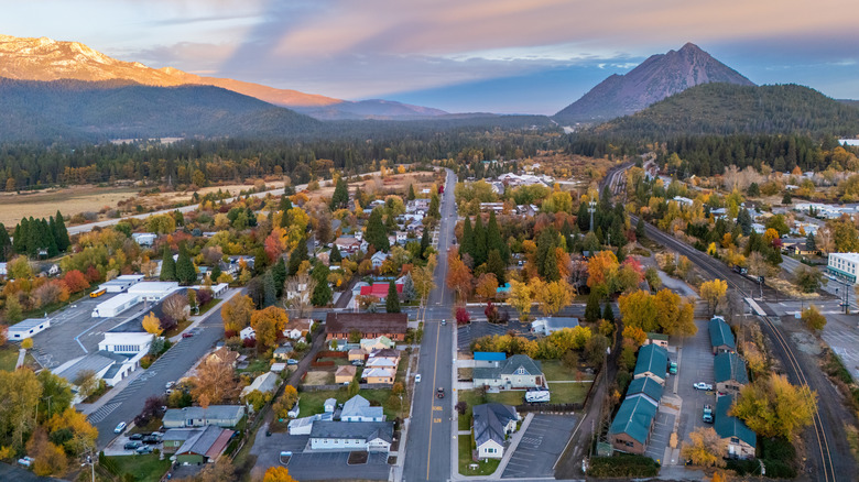 An aerial view of the town of Mt. Shasta in California
