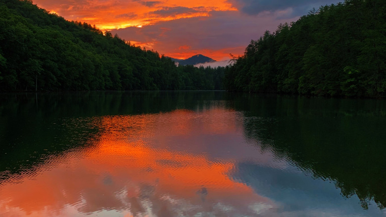 America's 10 Lakes That Are Best-Kept Secrets From Tourists