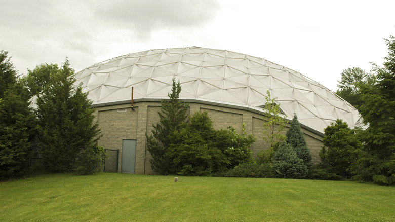 Building in Dinosaur State Park