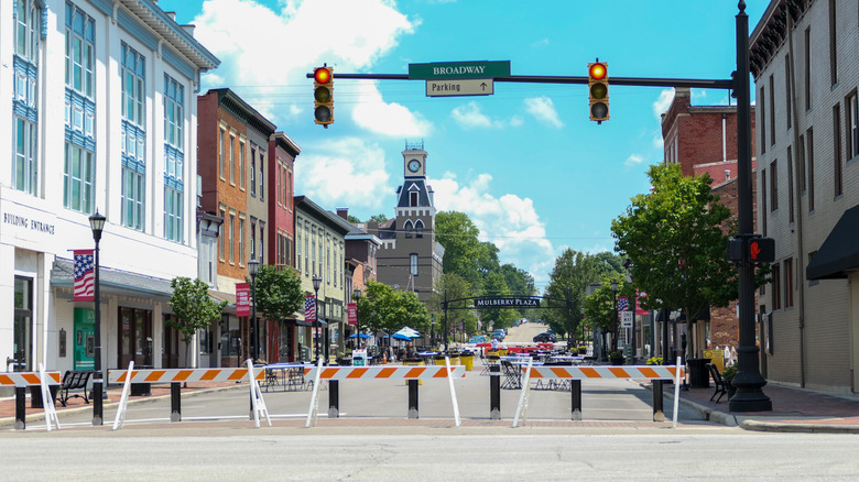 Red traffic light in downtown Lebanon, Ohio