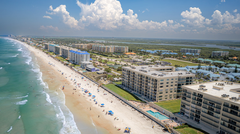 The sandy coast at Daytona Beach