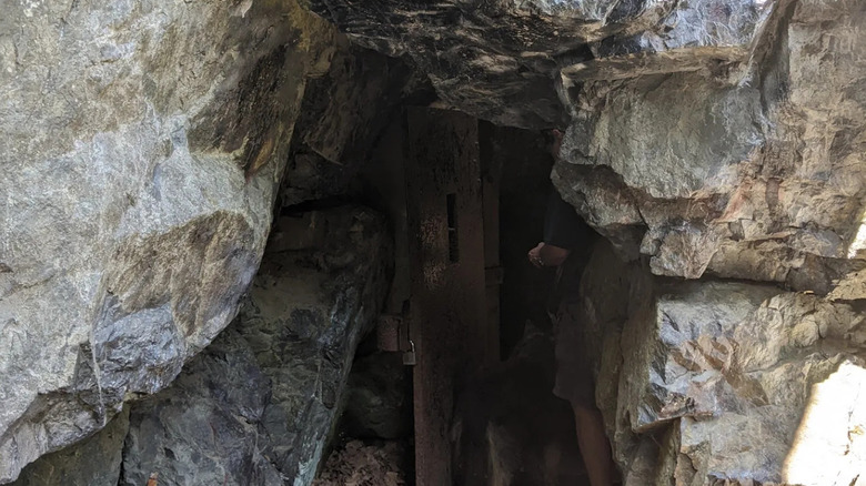 The entrance to the cave at  Dungeon Rock