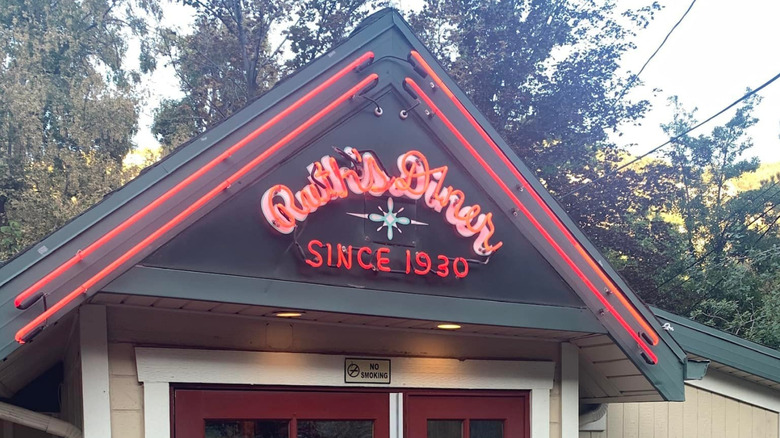 Exterior facade of Ruth's Diner