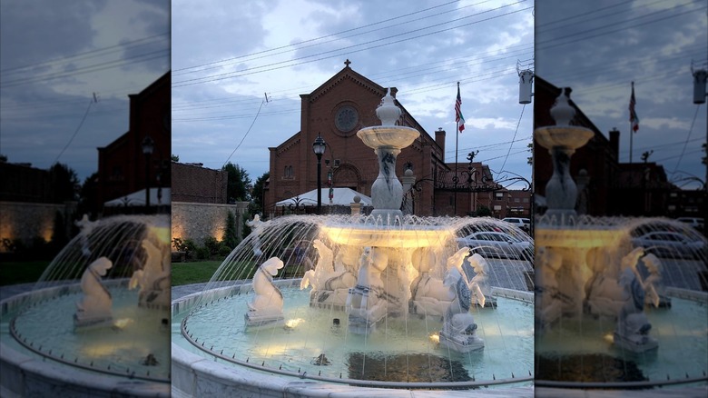 Piazza Imo, in St. Louis Missouri at night