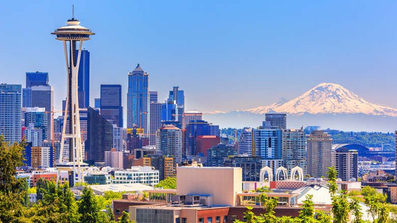 Wide view of downtown Seattle with Mount Rainier in the background