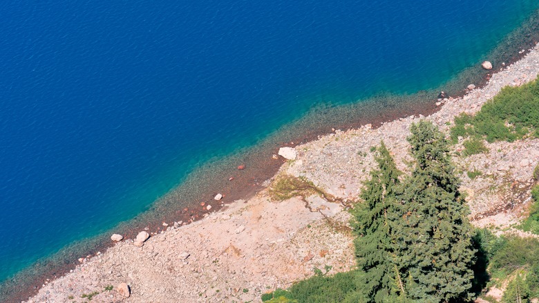Clear waters on the shores of Crater Lake, Oregon