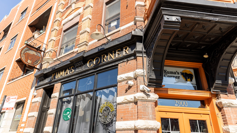 The sign and brick face of the restaurant Kuma's Corner