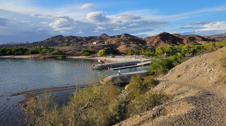 The shoreline and boat launch at Lake Havasu State Park