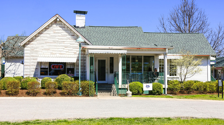Exterior of Loveless Café