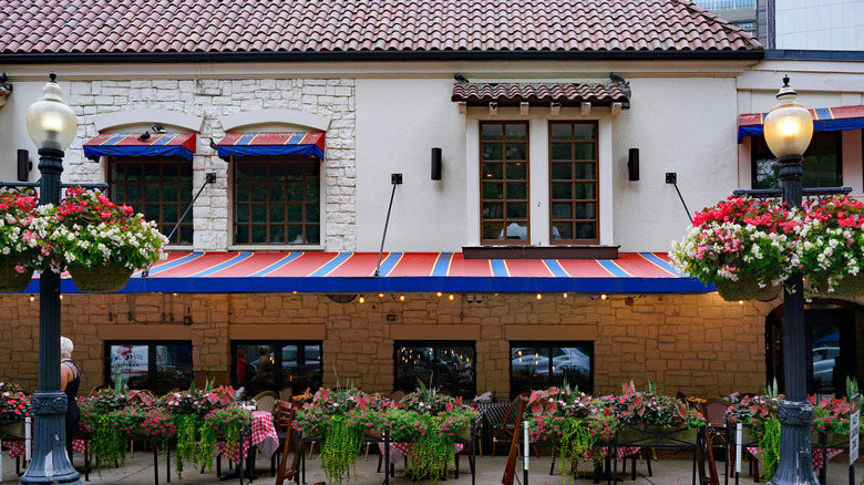Outdoor dining in Chicago's Rush Street district, tastefully decorated with flowers.