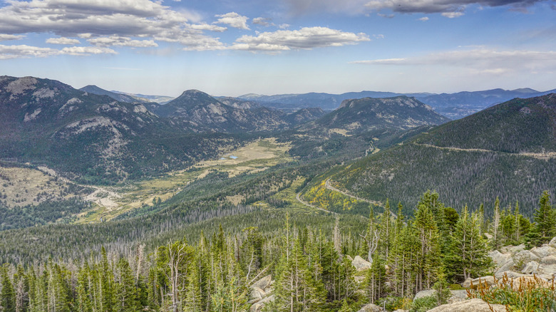 Rainbow Curve Overlook view on Trail Ridge Road in Colorado