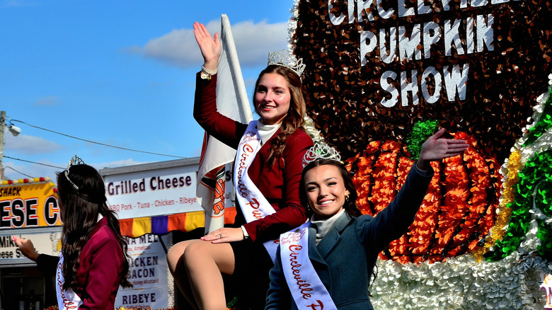 Miss Pumpkin Show Parade