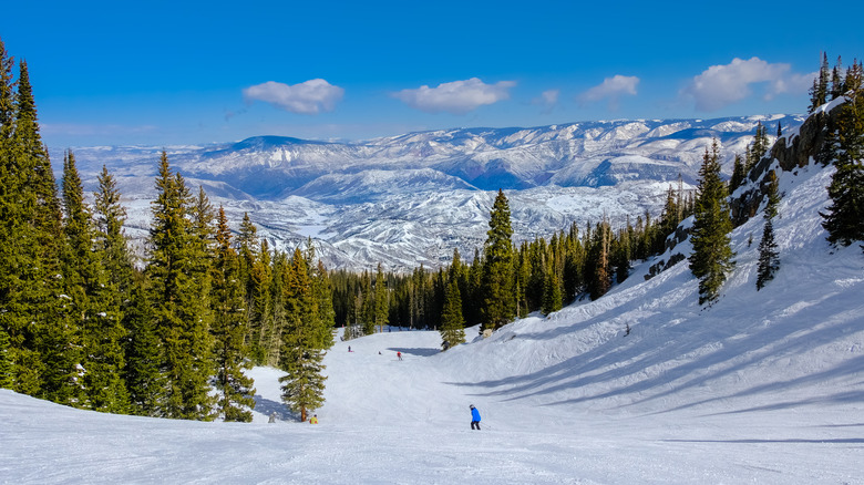 A skiier on a wide slope in Aspen