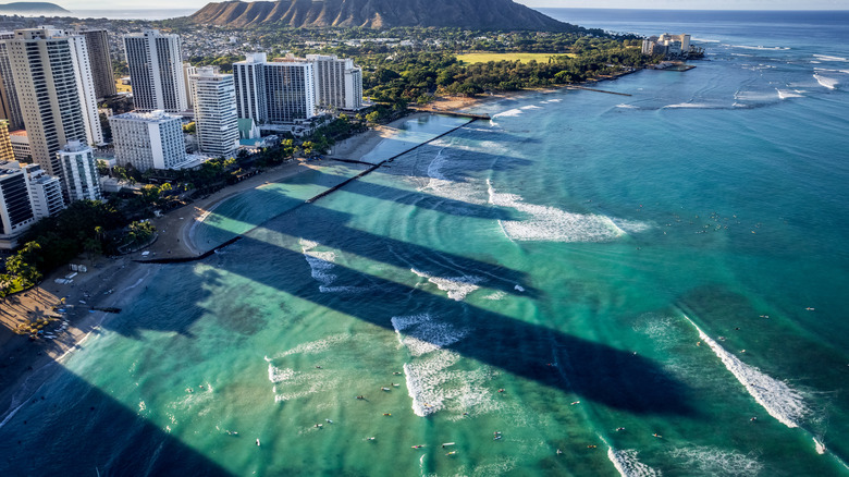 A spectacular view of beachfront accommodations on Oahu
