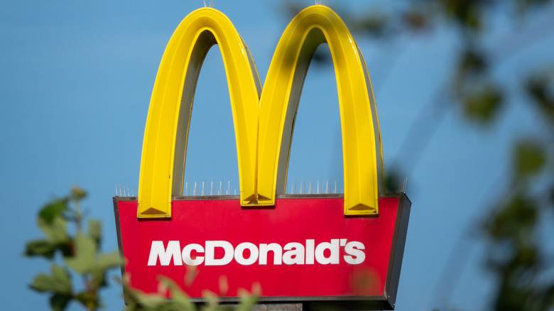 A McDonald's sign, complete with golden arches