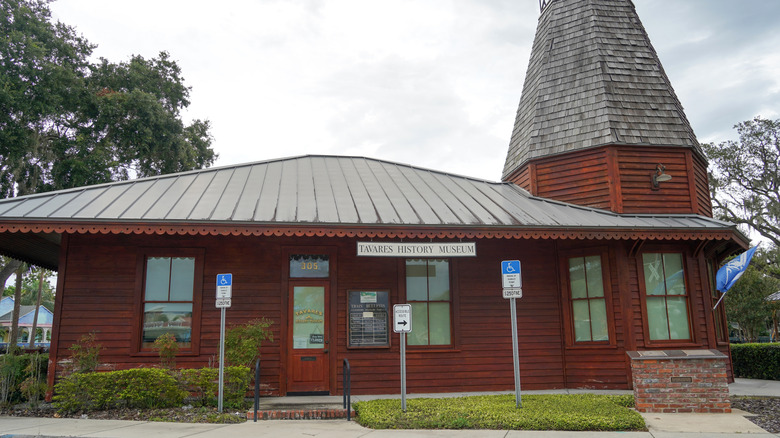 Exterior of the Tavares History Museum