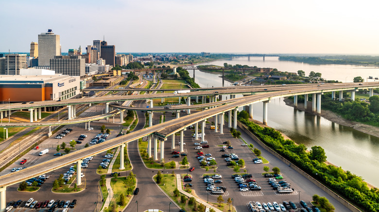 An aerial view of an interstate in Memphis