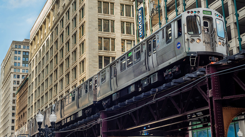 An L Train moving through the Chicago streets