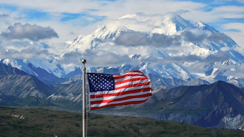 America's Windiest State Is A Scenic Gem Filled With Iconic Landscapes And Mountains (That's Nowhere Near Chicago)