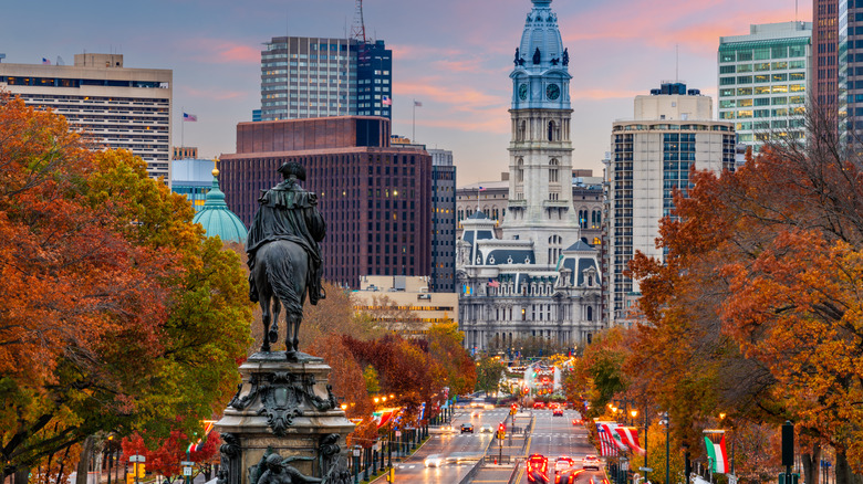 Philadelphia, Pennsylvania, in autumn overlooking Benjamin Franklin Parkway.