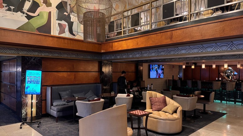 Art Deco lobby of the Inn at Great Neck in Great Neck Plaza, New York