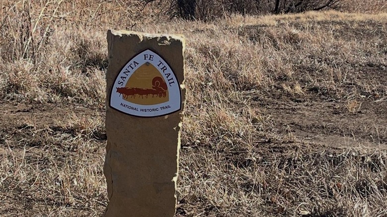 Photo of a Santa Fe trail sign at Boggsville