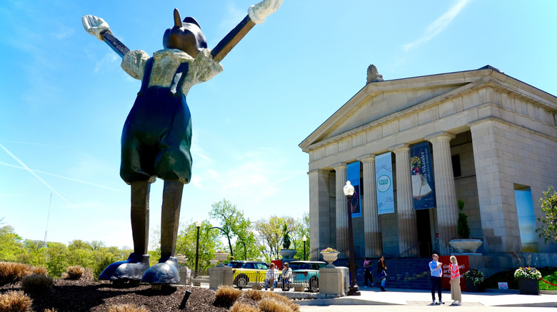 Statue outside the Cincinnati Art Museum
