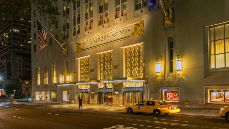 Exterior of the Waldorf Astoria Hotel in Chicago
