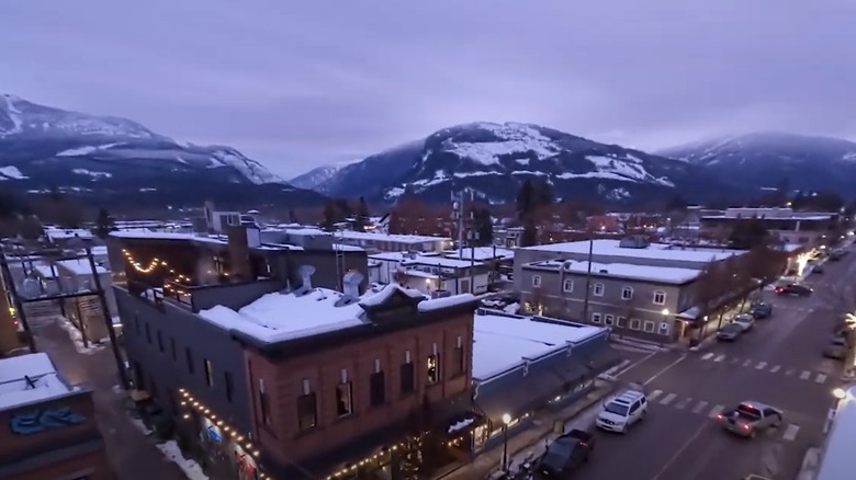 Exterior of Eleven Revelstoke Lodge and its surroundings